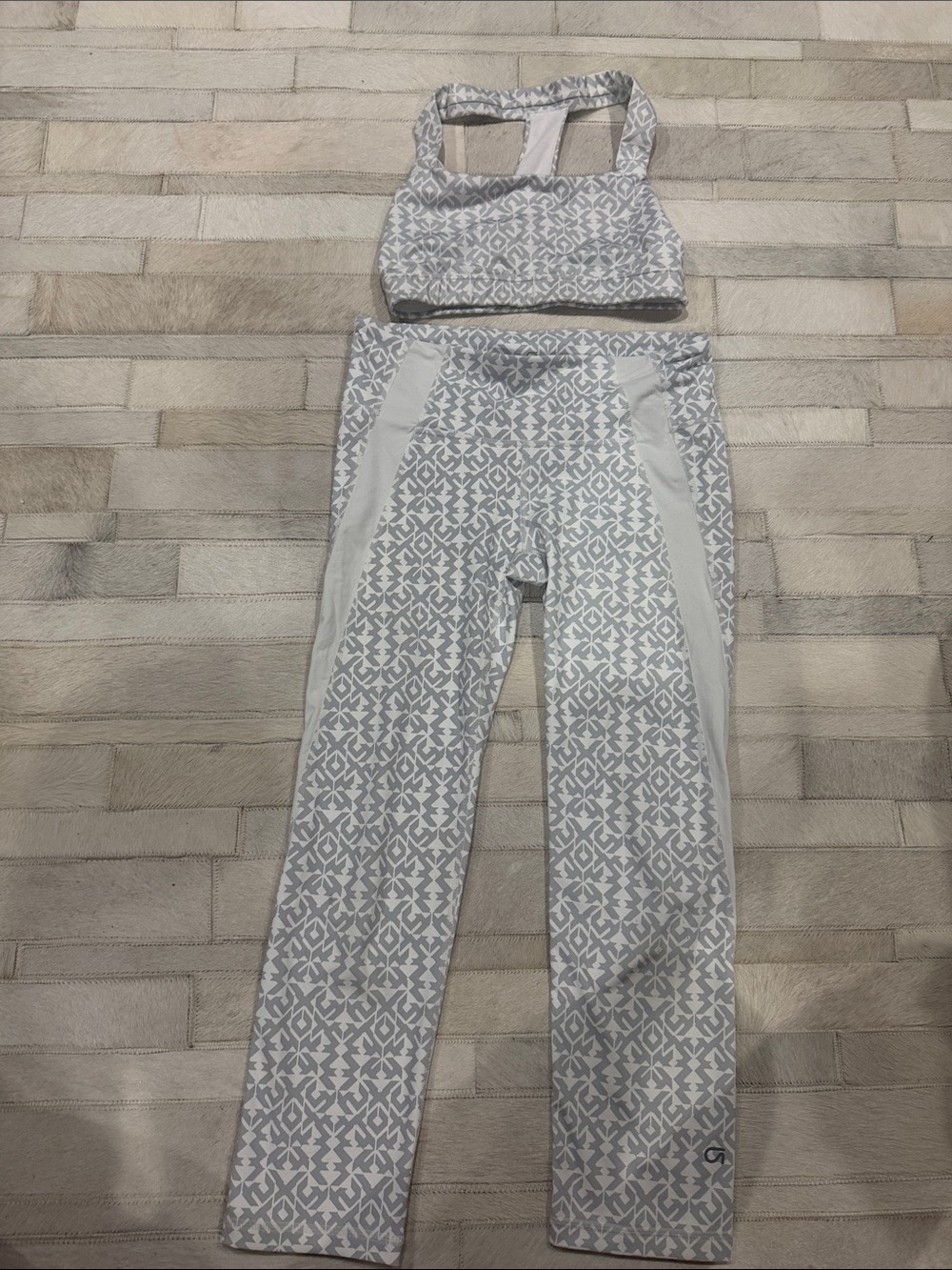 GAP Light Gray Patterned Leggings & Matching Sports Bra